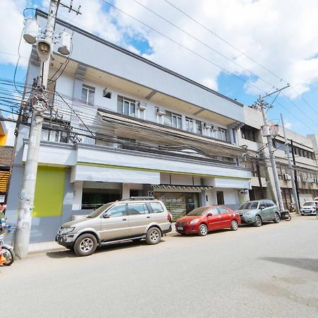RedDoorz Plus near San Pedro Cathedral Davao City Buitenkant foto