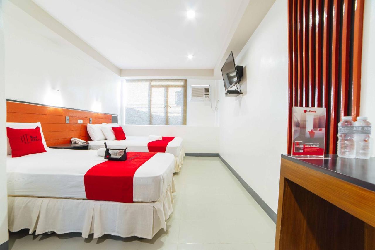 RedDoorz Plus near San Pedro Cathedral Davao City Buitenkant foto