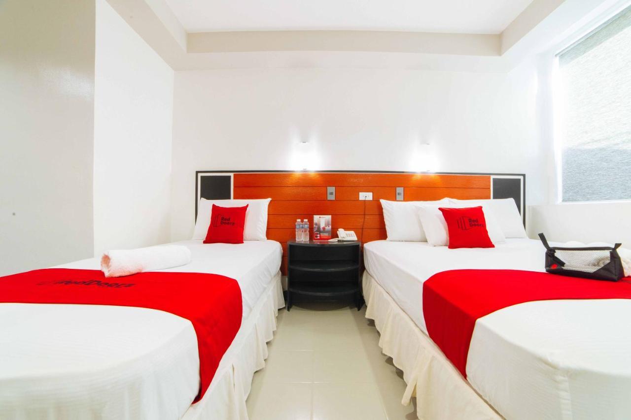 RedDoorz Plus near San Pedro Cathedral Davao City Buitenkant foto